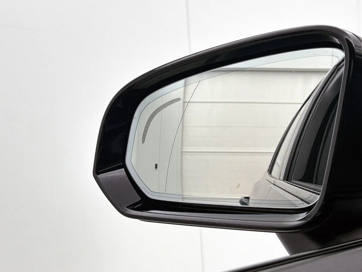 2.0 T6 Plug-in hybrid AWD Plus Dark