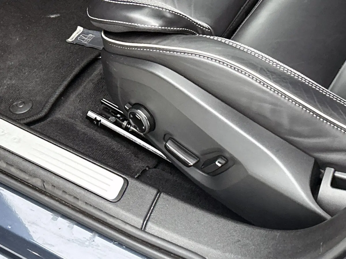 2.0 T6 Plug-in hybrid AWD Plus Dark