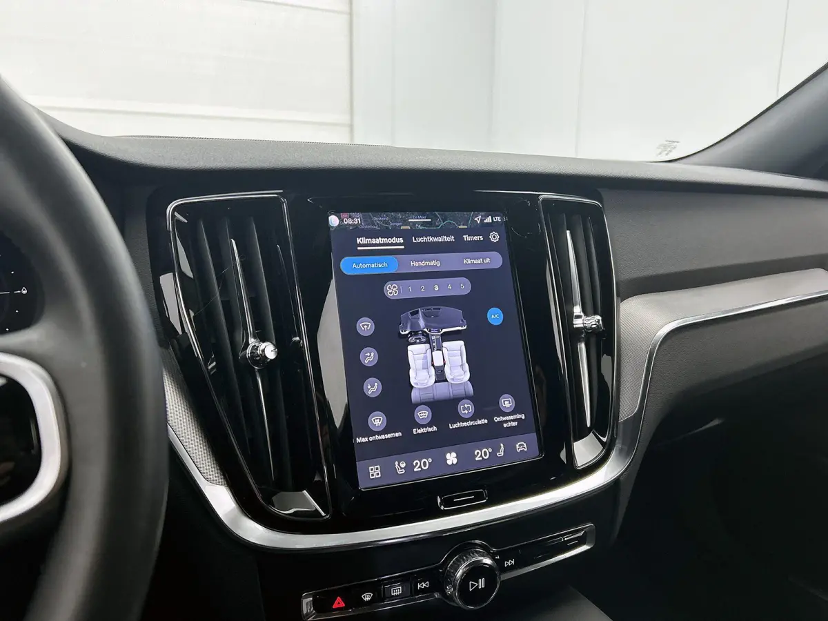 2.0 T6 Plug-in hybrid AWD Plus Dark