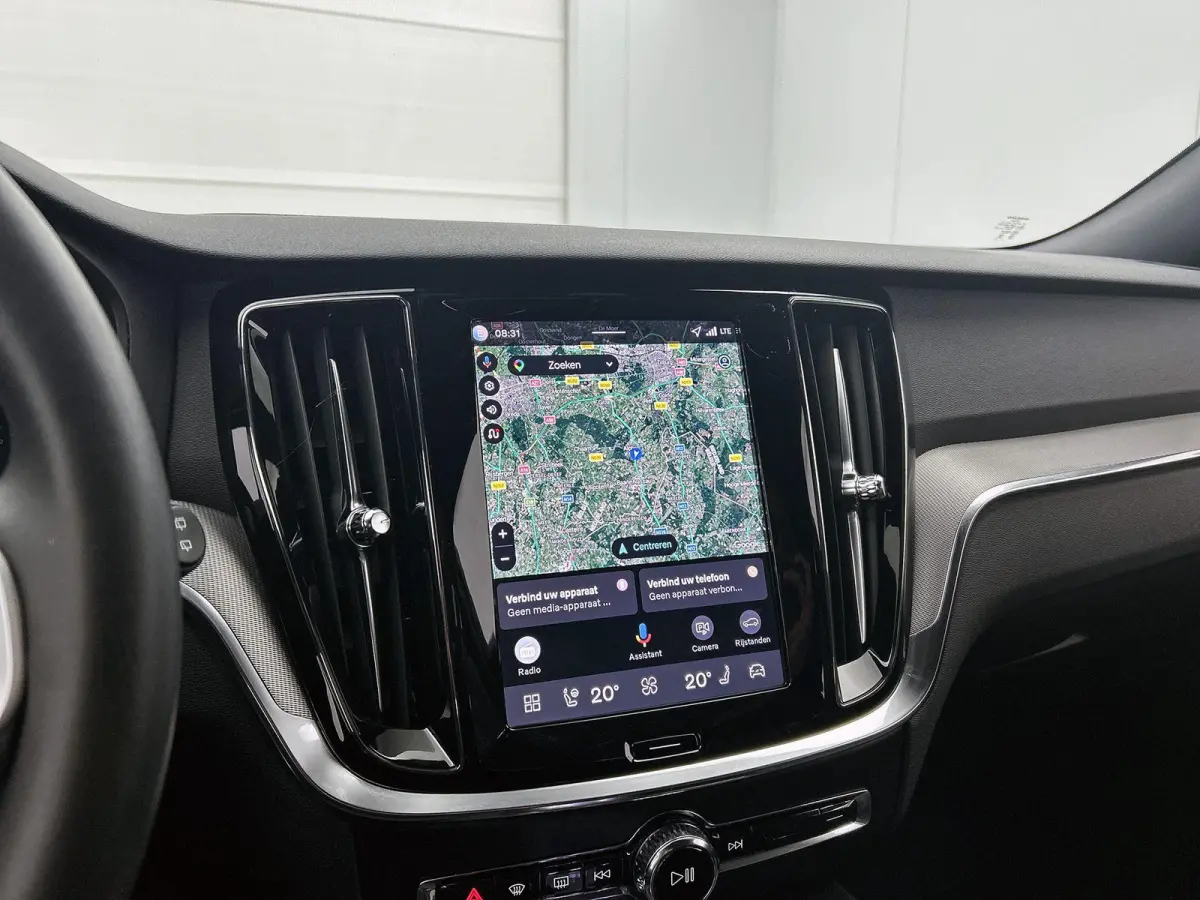 2.0 T6 Plug-in hybrid AWD Plus Dark
