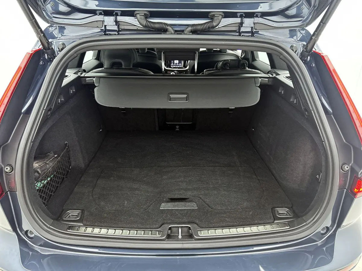 2.0 T6 Plug-in hybrid AWD Plus Dark