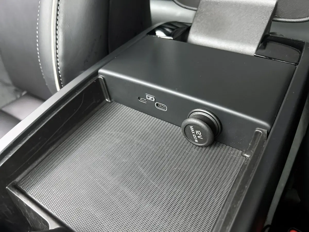 2.0 T6 Plug-in hybrid AWD Plus Dark