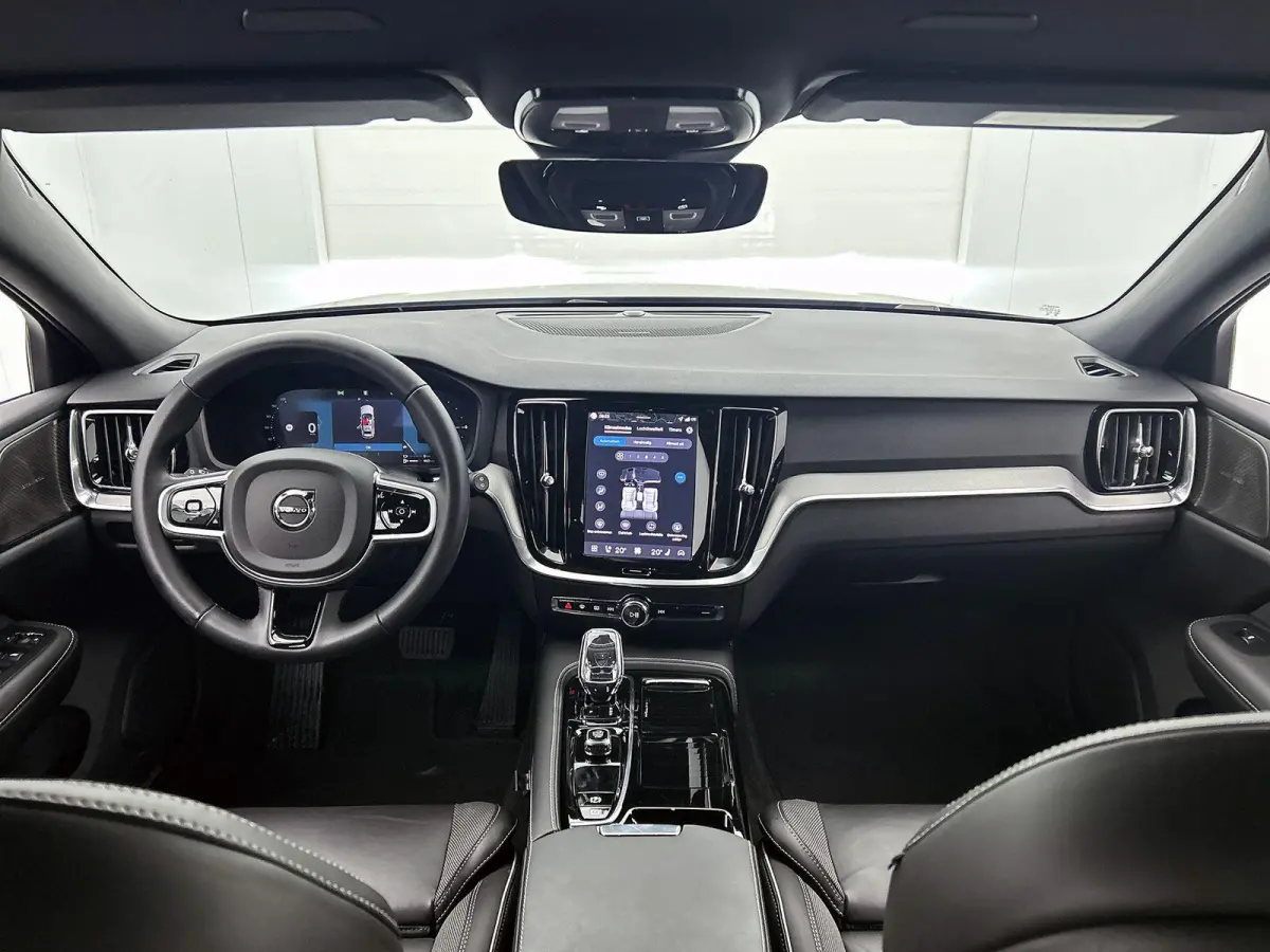 2.0 T6 Plug-in hybrid AWD Plus Dark