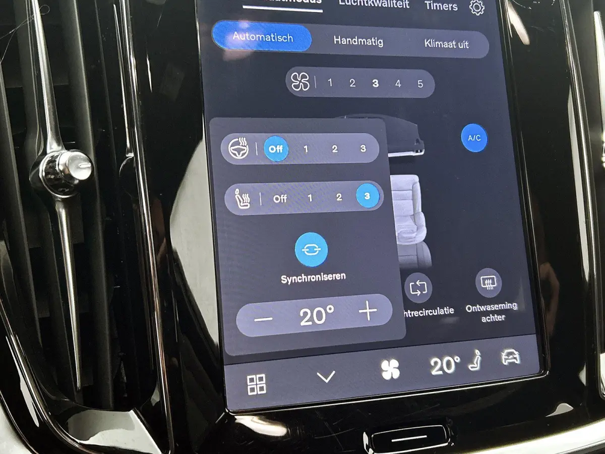 2.0 T6 Plug-in hybrid AWD Plus Dark