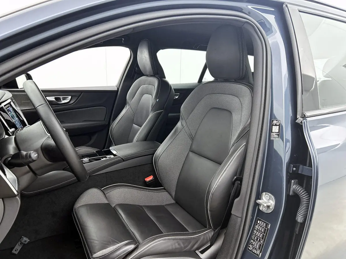 2.0 T6 Plug-in hybrid AWD Plus Dark
