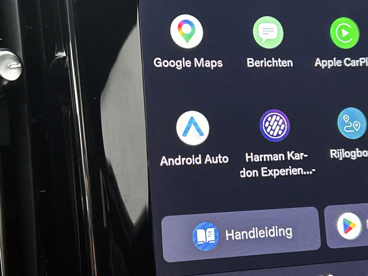 2.0 T6 Plug-in hybrid AWD Plus Dark