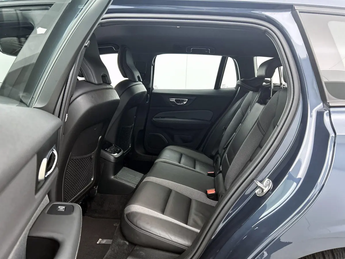 2.0 T6 Plug-in hybrid AWD Plus Dark