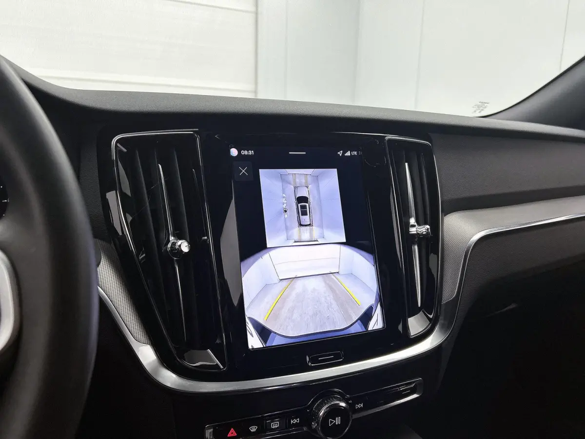 2.0 T6 Plug-in hybrid AWD Plus Dark