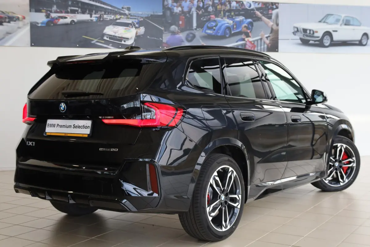 eDrive20 | M Sport Pro | Panoramadak | Driving Assistant Plus | Harman/Kardon | Trekhaak