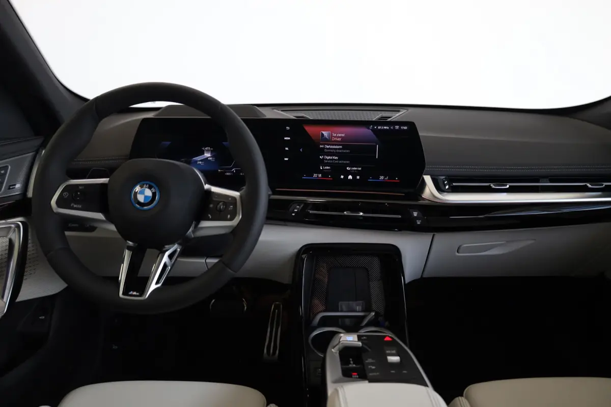 eDrive20 | M Sport Pro | Panoramadak | Driving Assistant Plus | Harman/Kardon | Trekhaak