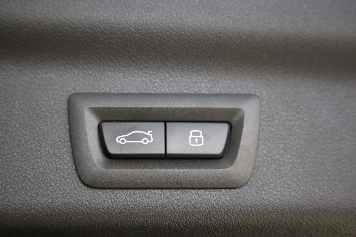eDrive20 | M Sport Pro | Panoramadak | Driving Assistant Plus | Harman/Kardon | Trekhaak