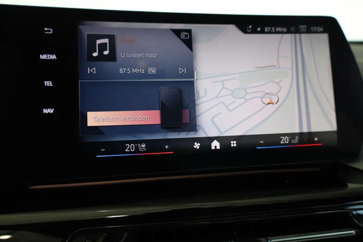 eDrive20 | M Sport Pro | Panoramadak | Driving Assistant Plus | Harman/Kardon | Trekhaak