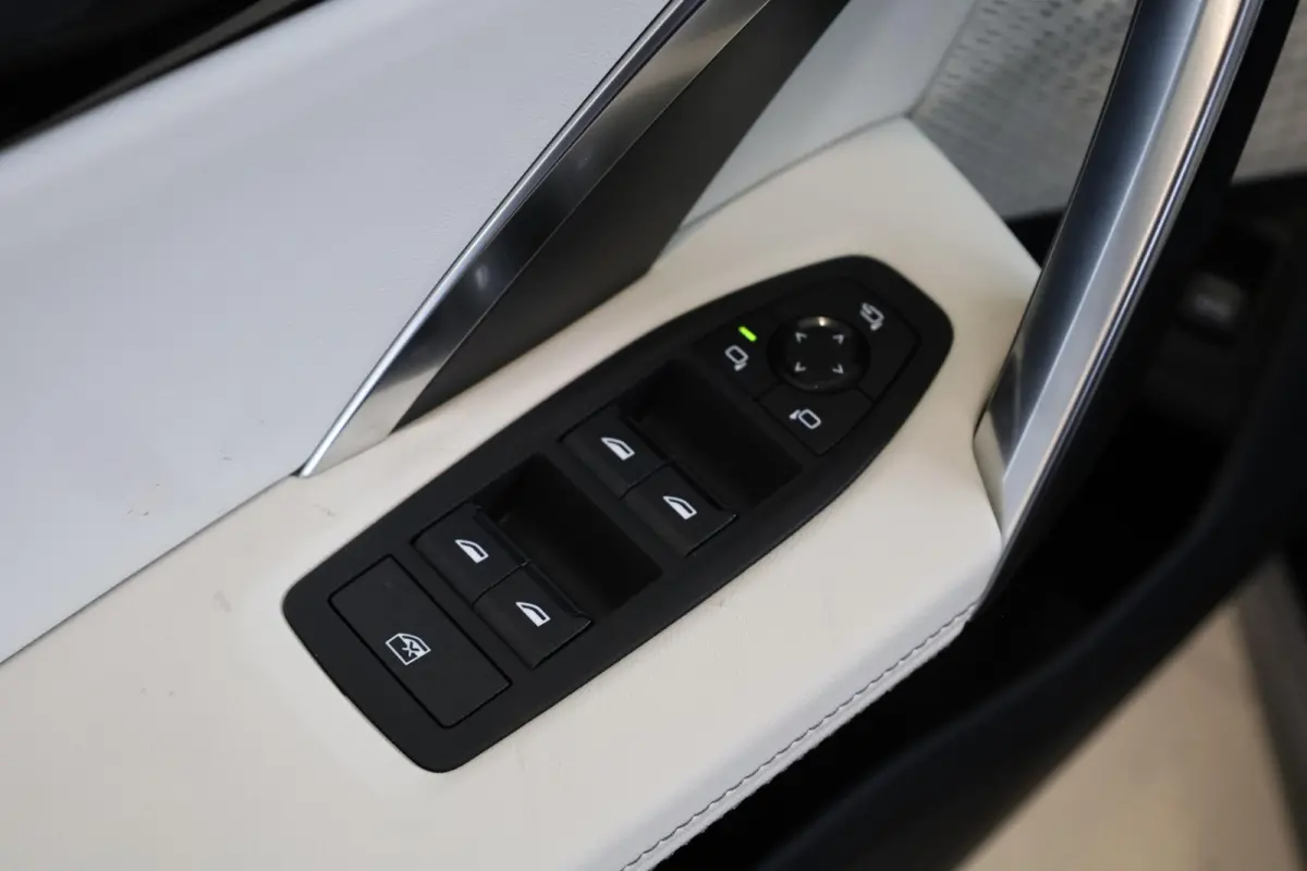eDrive20 | M Sport Pro | Panoramadak | Driving Assistant Plus | Harman/Kardon | Trekhaak