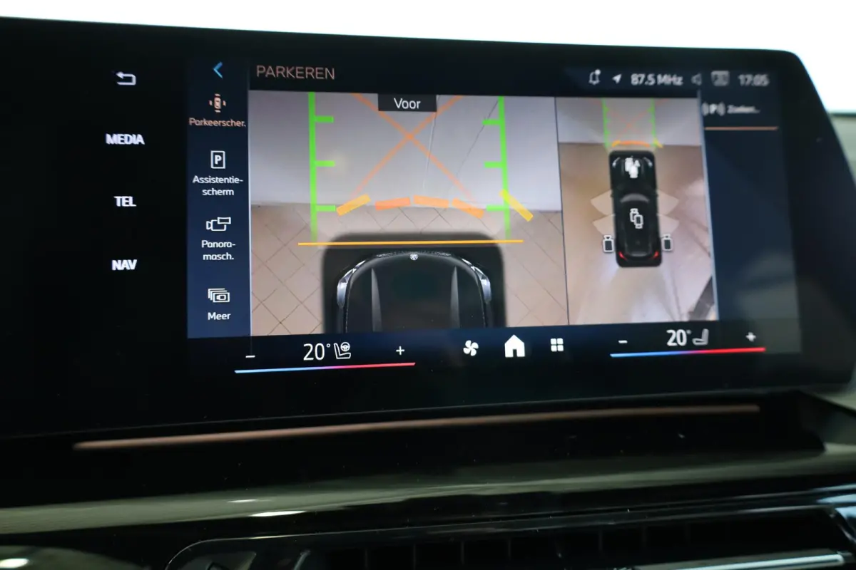 eDrive20 | M Sport Pro | Panoramadak | Driving Assistant Plus | Harman/Kardon | Trekhaak