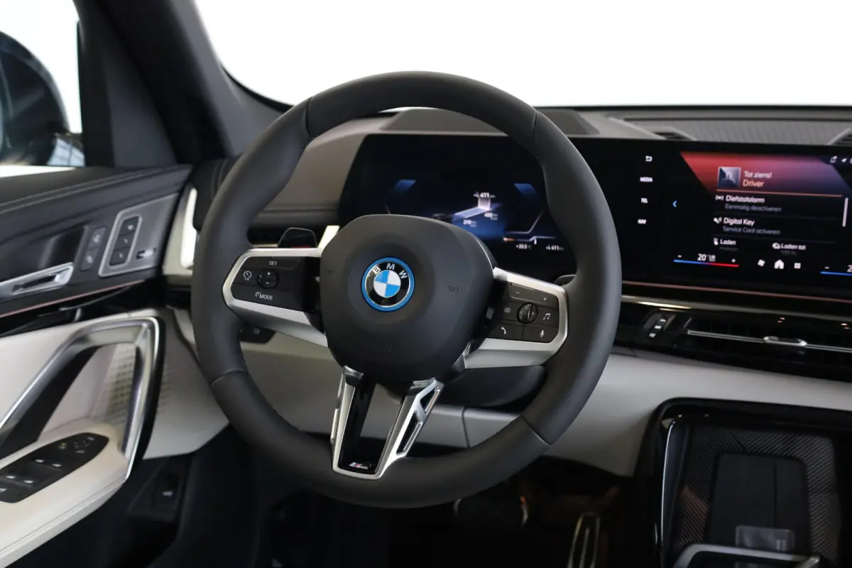 eDrive20 | M Sport Pro | Panoramadak | Driving Assistant Plus | Harman/Kardon | Trekhaak