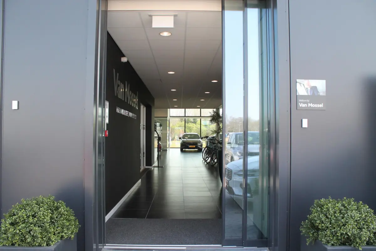 1.2 Turbo Hybrid Business Edition | DEMONSTRATIE MODEL | Camera | Navigatie | Head-Up Display | Pano | Tot 8 jaar Garantie!