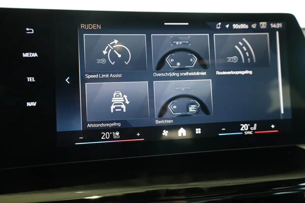 eDrive20 | M Sport Pro | Panoramadak | Driving Assistant Plus | Harman/Kardon | Head-Up Display | Trekhaak