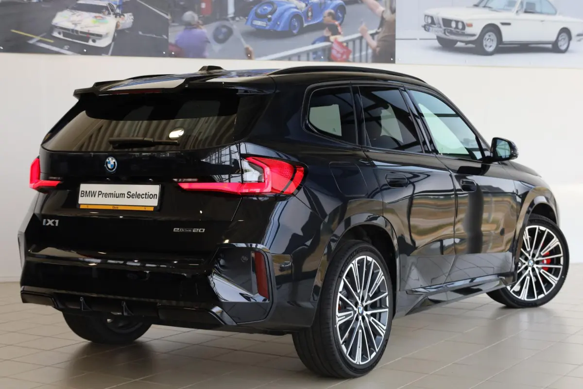 eDrive20 | M Sport Pro | Panoramadak | Driving Assistant Plus | Harman/Kardon | Head-Up Display | Trekhaak