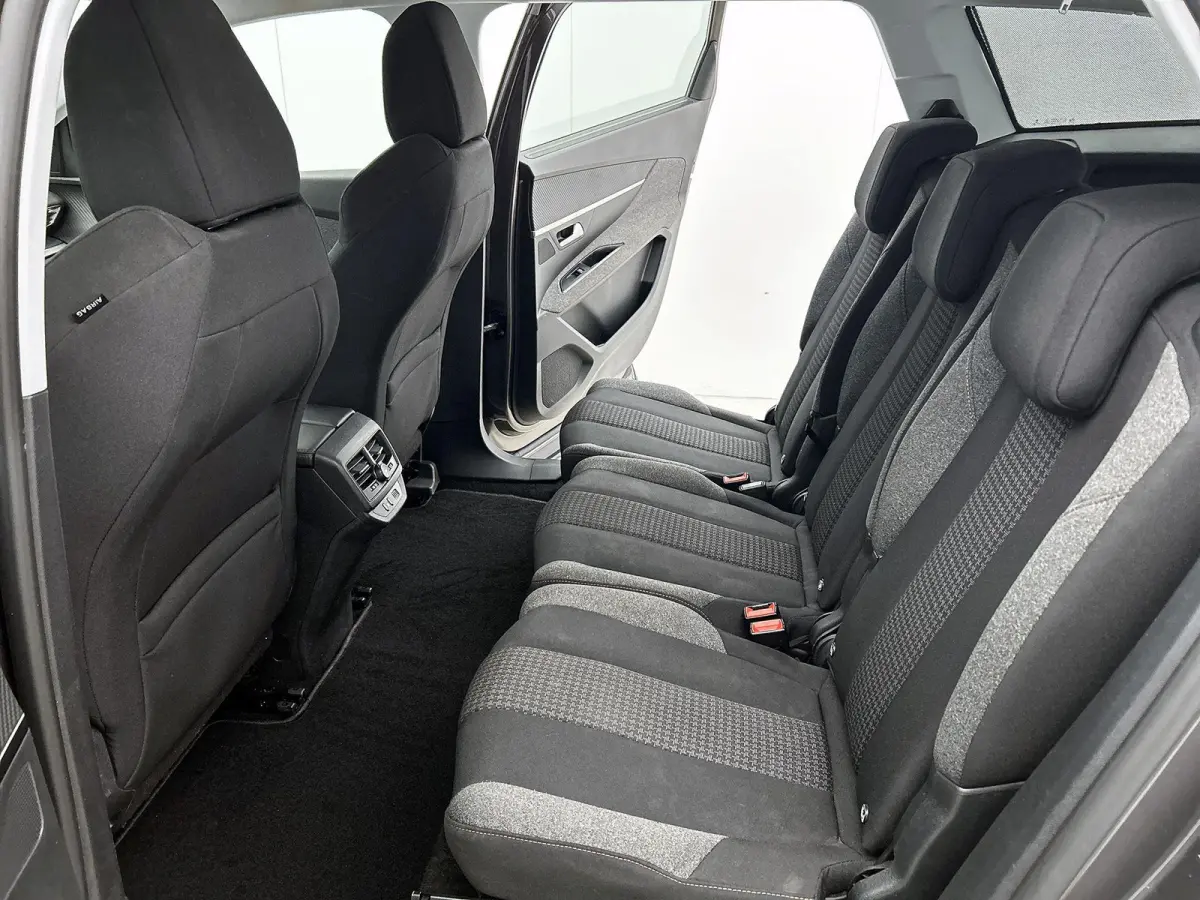 1.2 130pk Blue Lease Executive | Navigatie | Climate Control | Cruise Control | 17"LMV | Parkeersensoren | Apple Carplay/Android Auto |