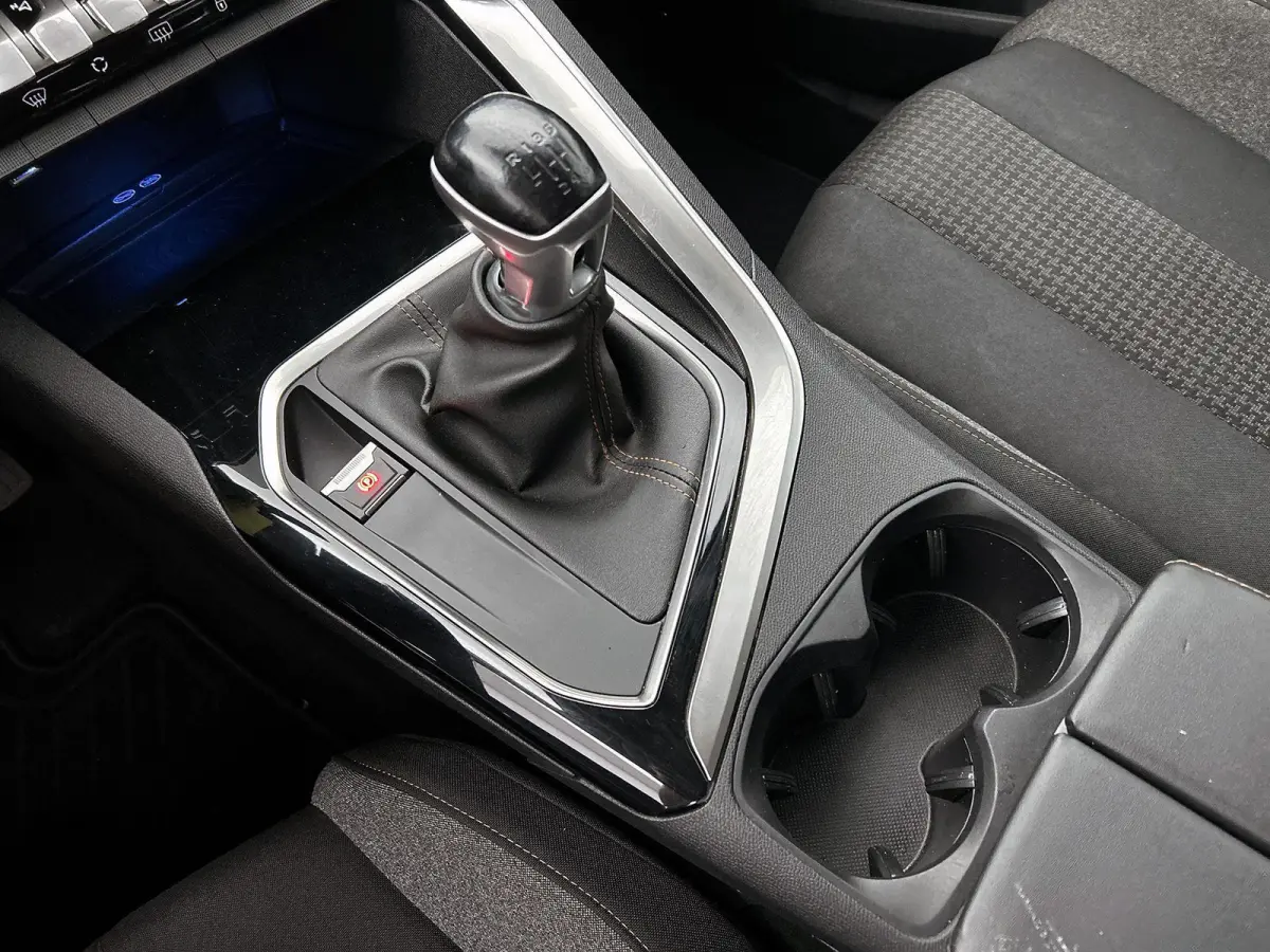1.2 130pk Blue Lease Executive | Navigatie | Climate Control | Cruise Control | 17"LMV | Parkeersensoren | Apple Carplay/Android Auto |