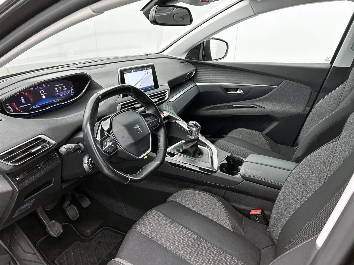 1.2 130pk Blue Lease Executive | Navigatie | Climate Control | Cruise Control | 17"LMV | Parkeersensoren | Apple Carplay/Android Auto |