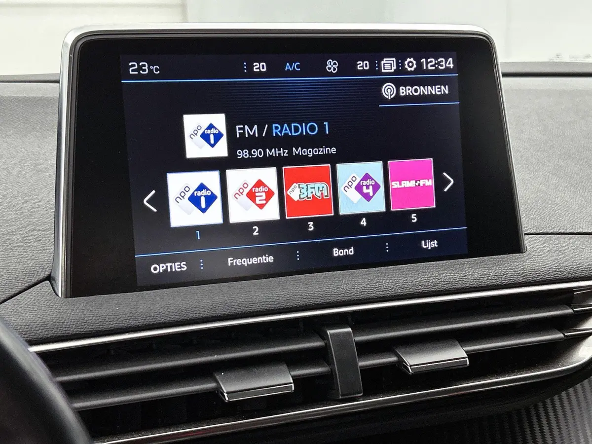 1.2 130pk Blue Lease Executive | Navigatie | Climate Control | Cruise Control | 17"LMV | Parkeersensoren | Apple Carplay/Android Auto |