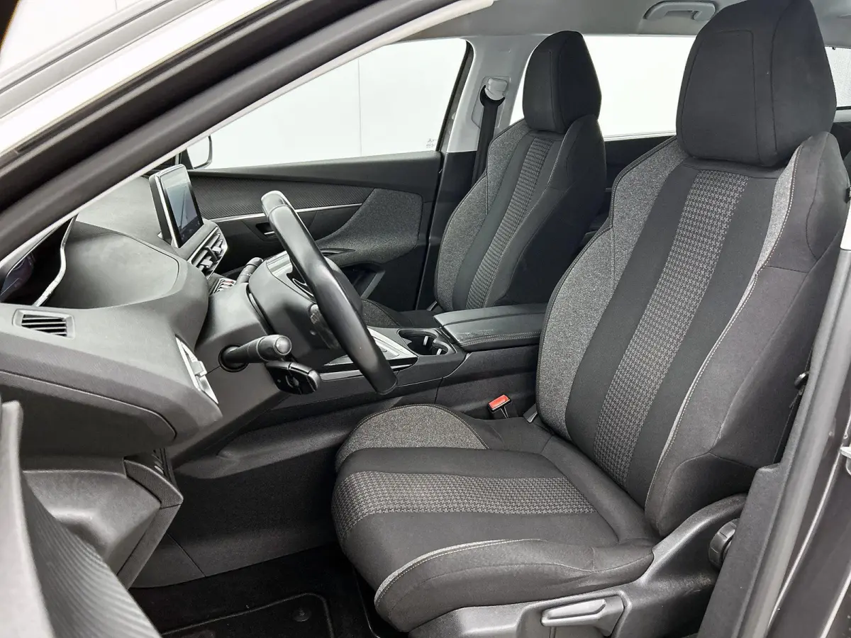 1.2 130pk Blue Lease Executive | Navigatie | Climate Control | Cruise Control | 17"LMV | Parkeersensoren | Apple Carplay/Android Auto |