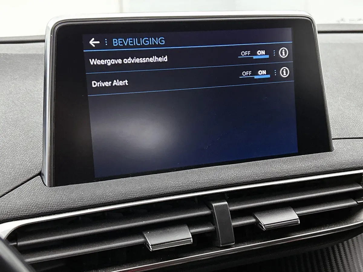 1.2 130pk Blue Lease Executive | Navigatie | Climate Control | Cruise Control | 17"LMV | Parkeersensoren | Apple Carplay/Android Auto |