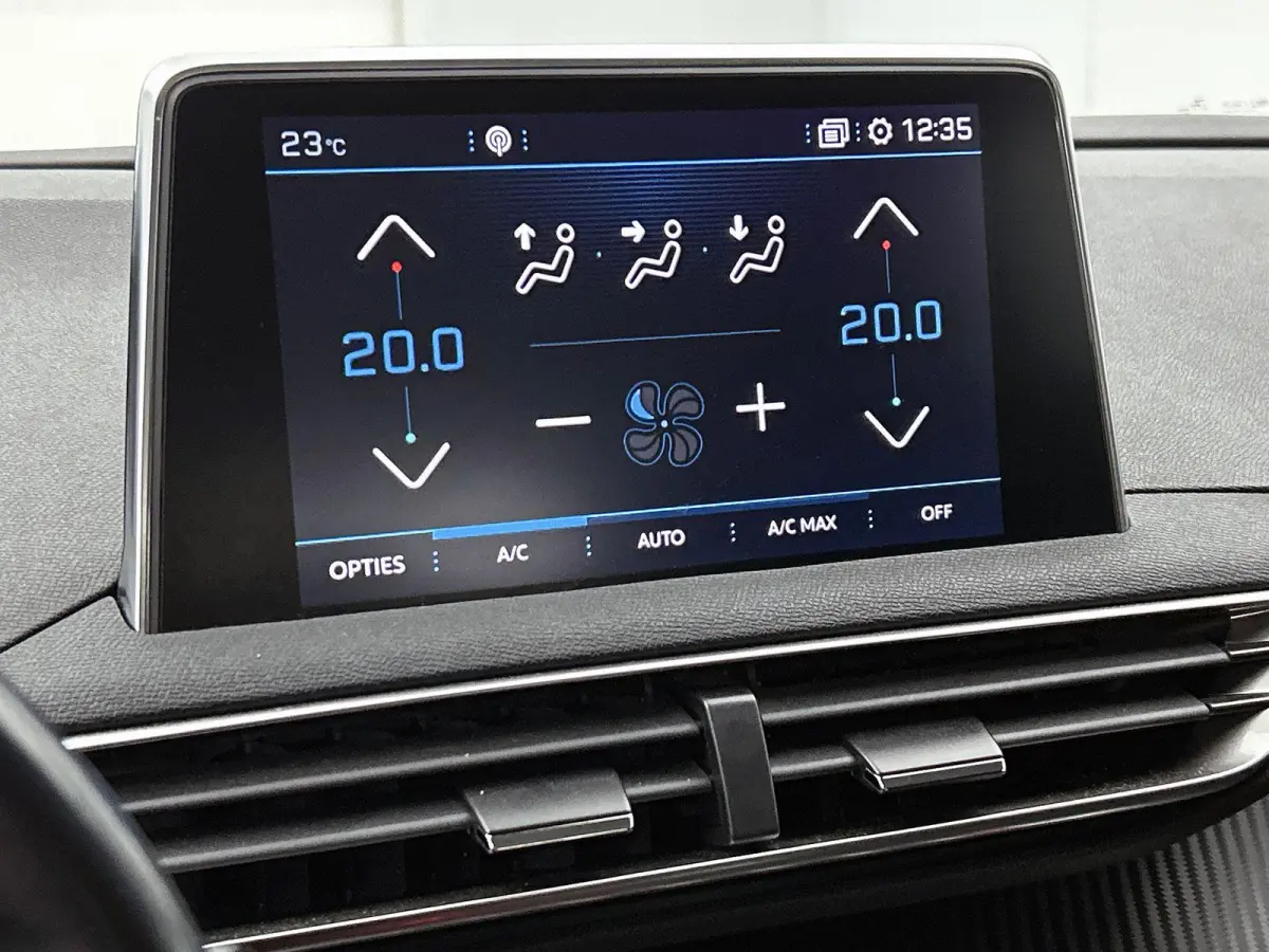 1.2 130pk Blue Lease Executive | Navigatie | Climate Control | Cruise Control | 17"LMV | Parkeersensoren | Apple Carplay/Android Auto |