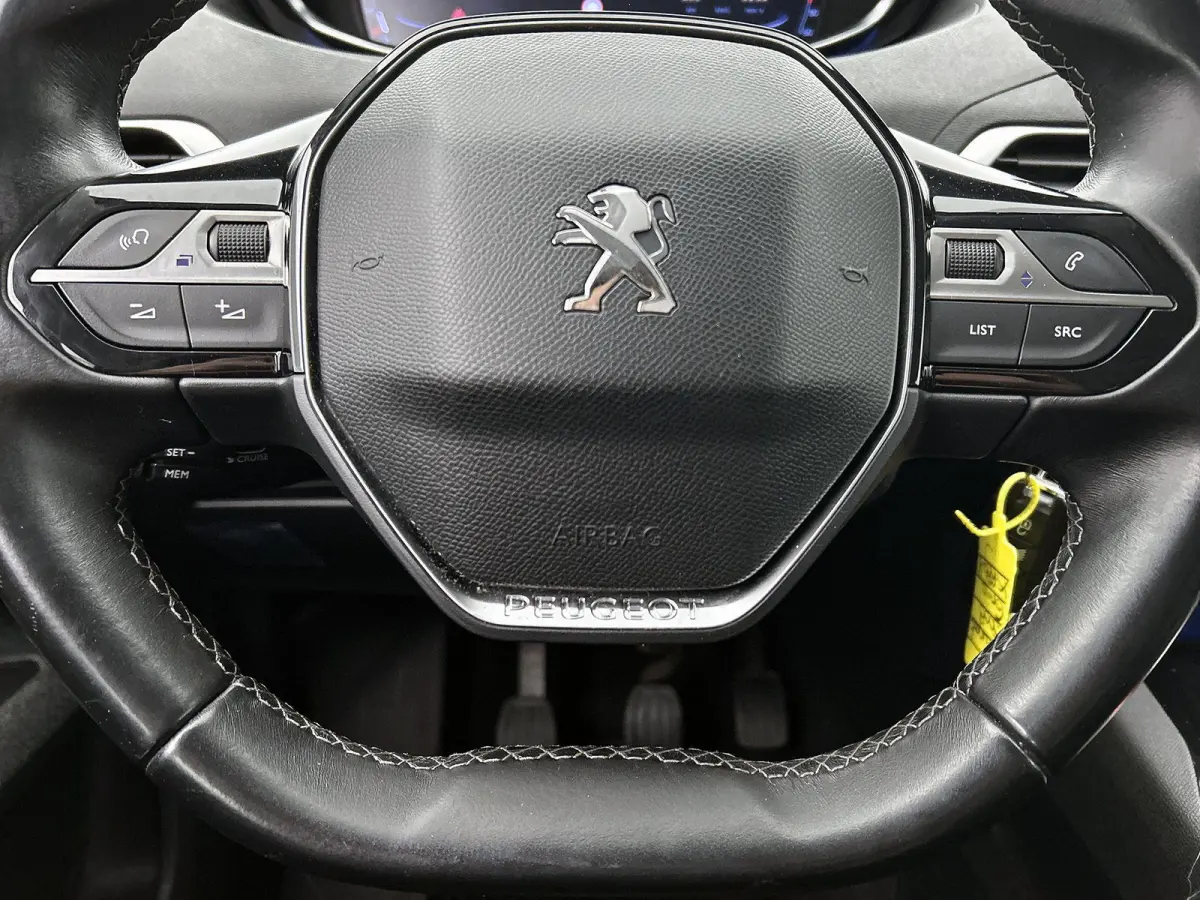 1.2 130pk Blue Lease Executive | Navigatie | Climate Control | Cruise Control | 17"LMV | Parkeersensoren | Apple Carplay/Android Auto |