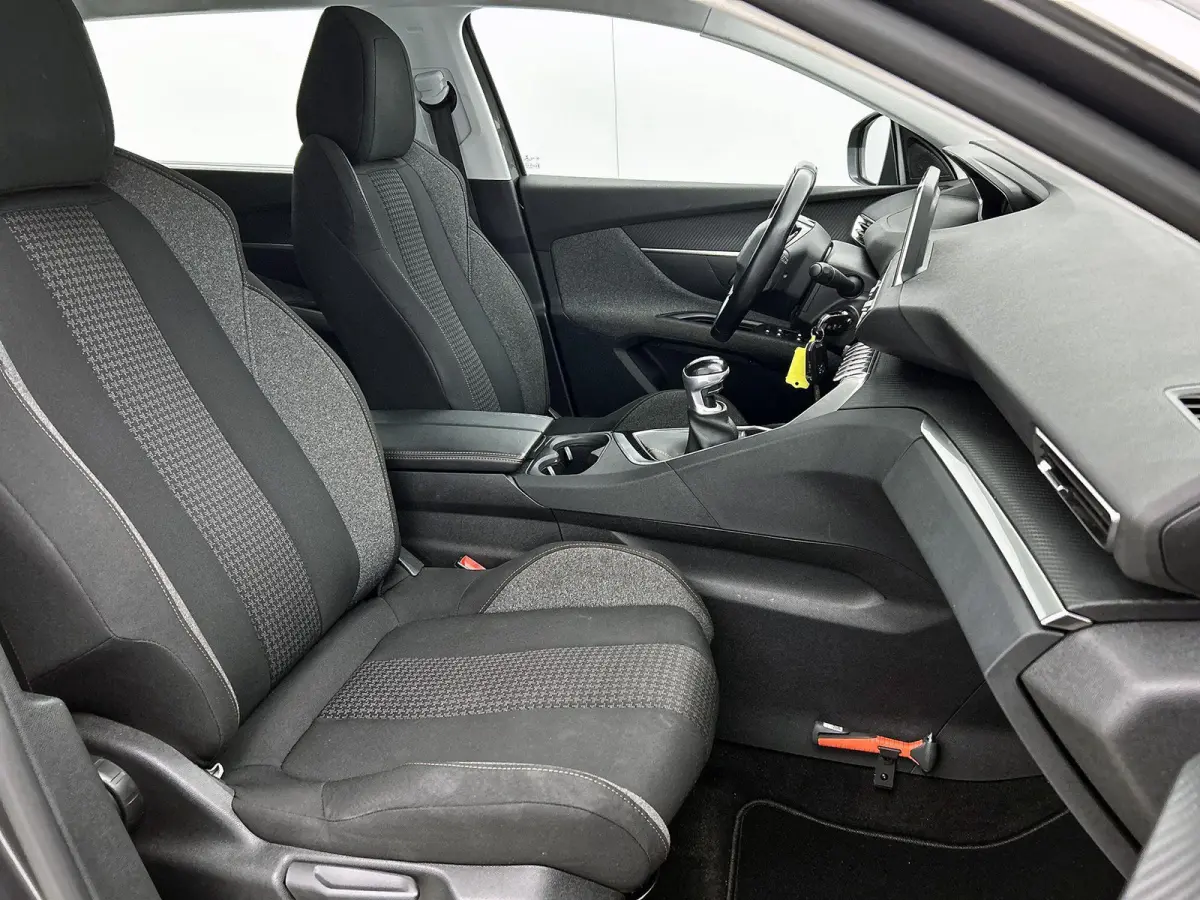 1.2 130pk Blue Lease Executive | Navigatie | Climate Control | Cruise Control | 17"LMV | Parkeersensoren | Apple Carplay/Android Auto |