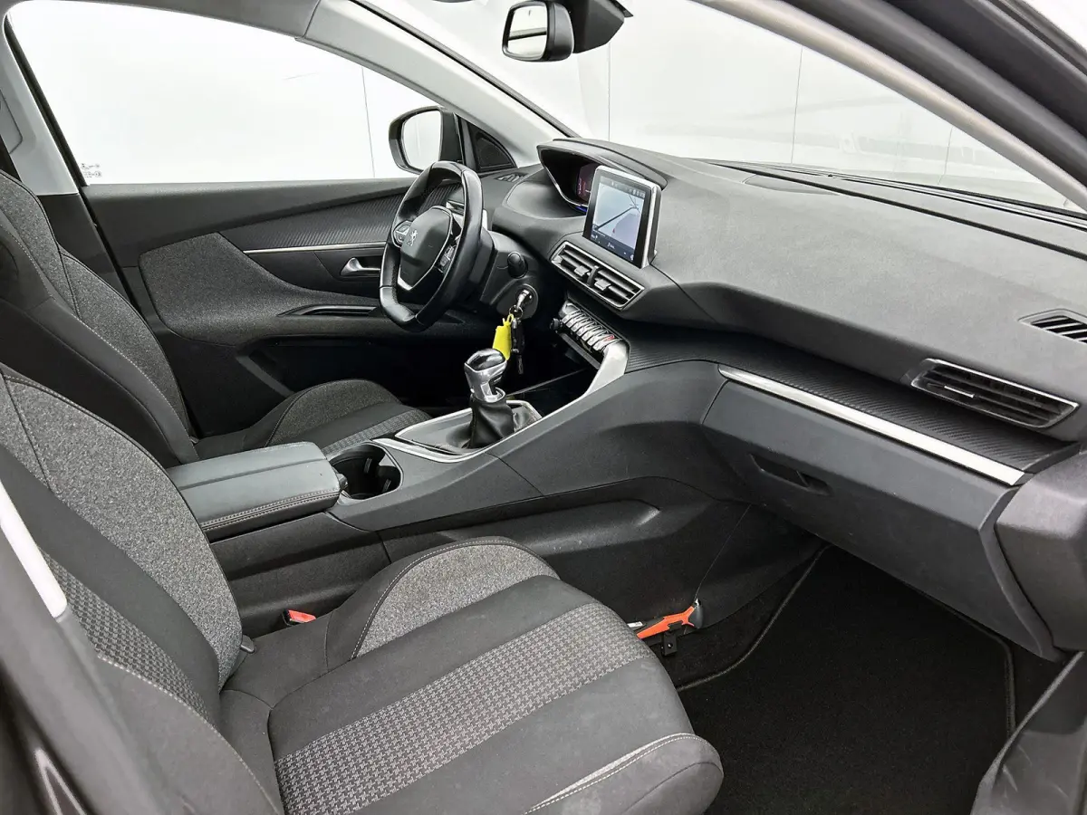 1.2 130pk Blue Lease Executive | Navigatie | Climate Control | Cruise Control | 17"LMV | Parkeersensoren | Apple Carplay/Android Auto |