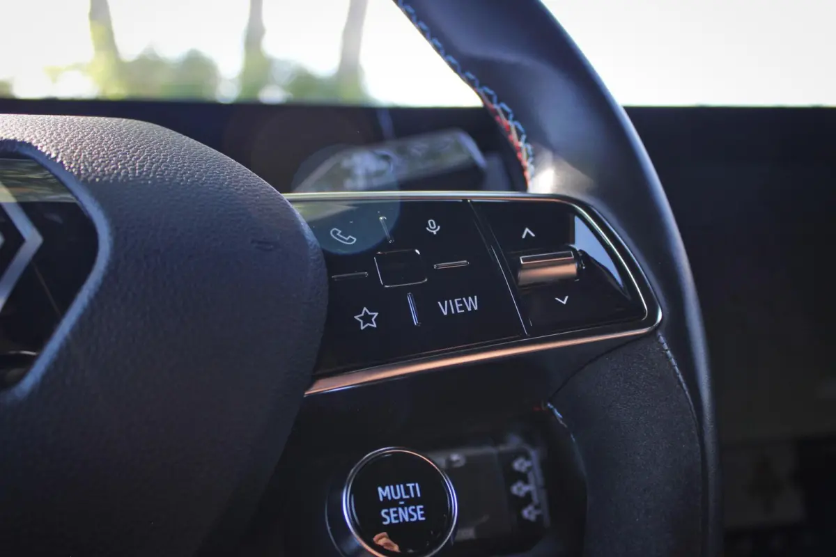1.3 Mild Hybrid 160 Esprit Alpine // 1e eigenaar, dealeronderhouden | Camera | Massage | Stoelverwarming | 1800KG trekgewicht | CarPlay & Android Auto