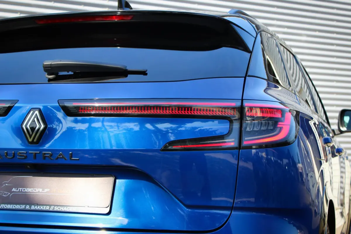 1.3 Mild Hybrid 160 Esprit Alpine // 1e eigenaar, dealeronderhouden | Camera | Massage | Stoelverwarming | 1800KG trekgewicht | CarPlay & Android Auto