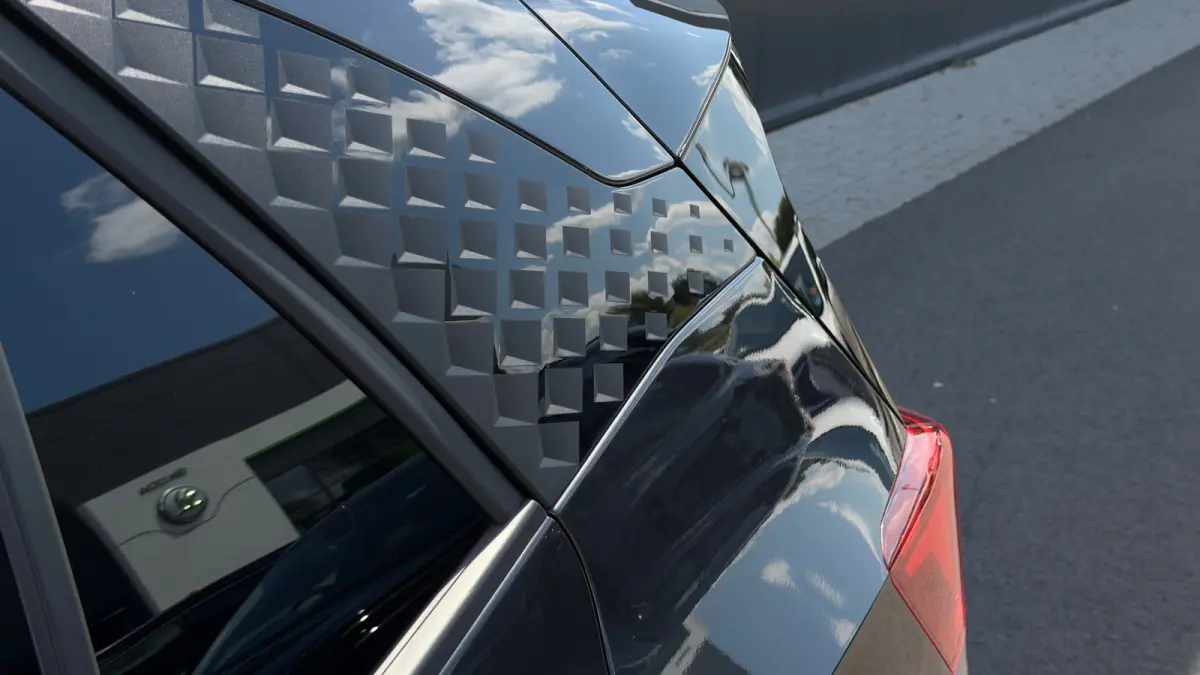231pk Copper Edition 62 kWh | 360 Camera | Alcantara Bekleding | Adaptive Cruise | Keyless | Verwarmde & Masserende Voorstoelen |