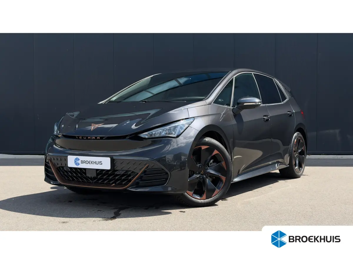 231pk Copper Edition 62 kWh | 360 Camera | Alcantara Bekleding | Adaptive Cruise | Keyless | Verwarmde & Masserende Voorstoelen |