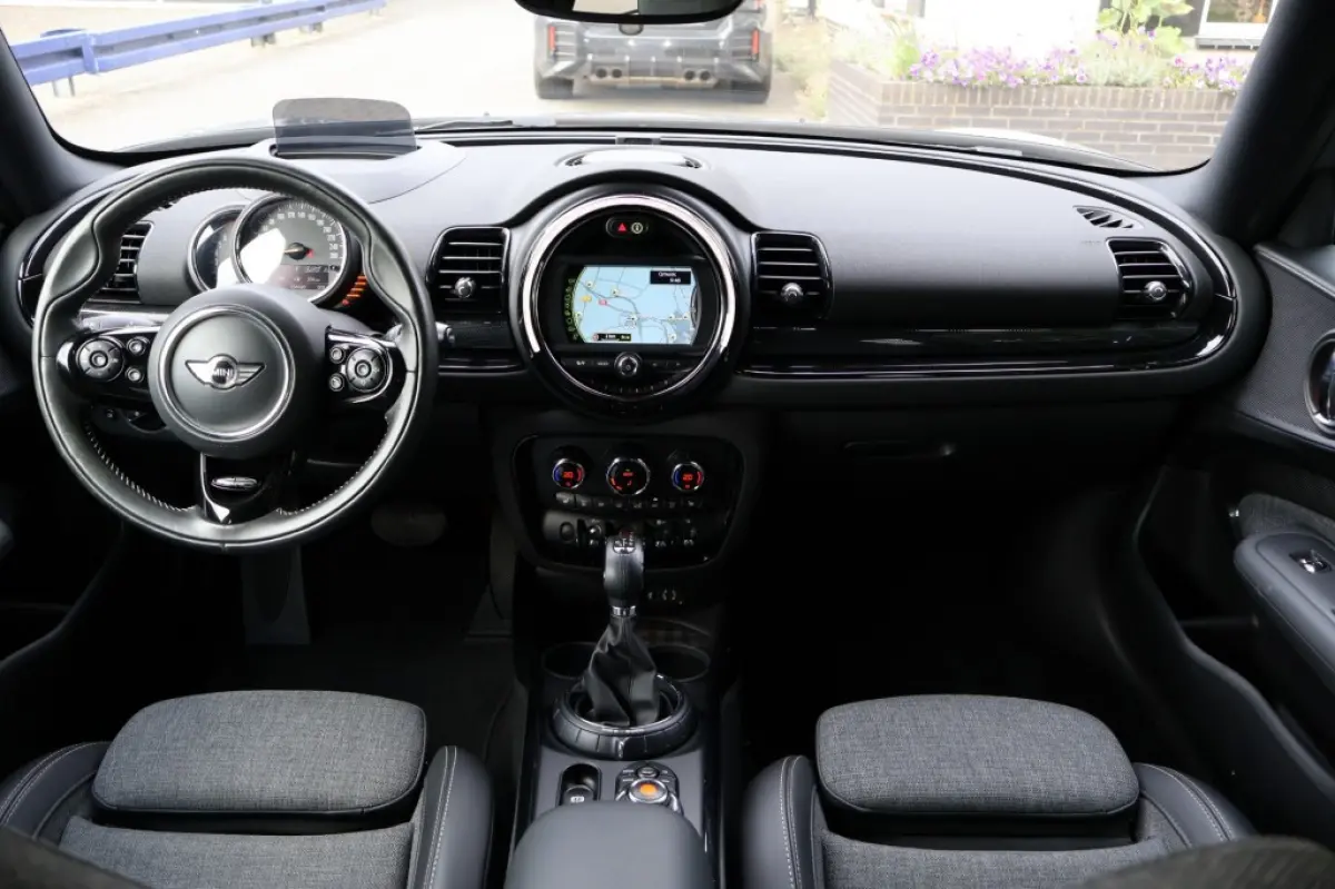 2.0 Cooper S Pepper (192pk) HUD/18inch/Keyless/LED/ACC/Sfeerverlichting