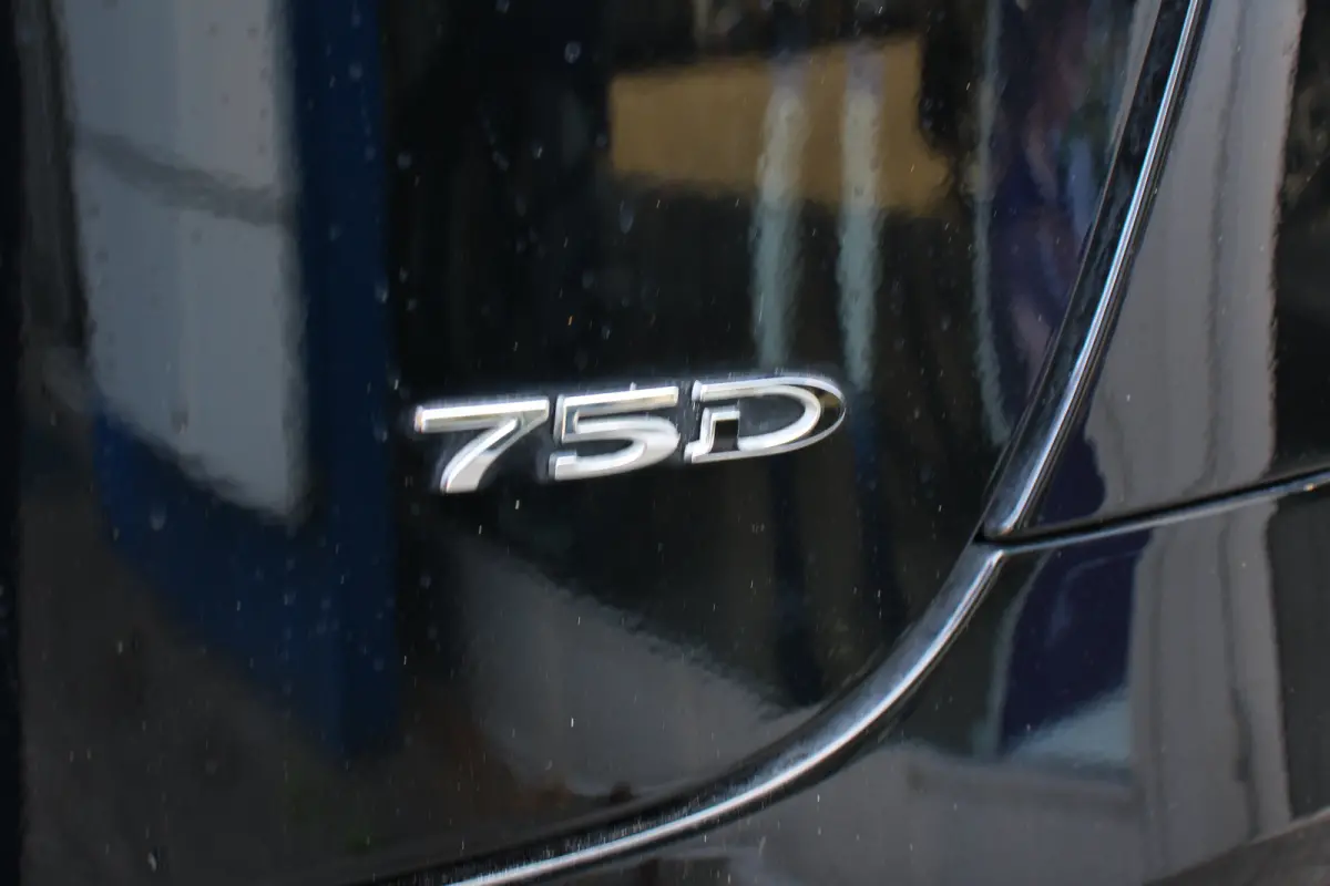 75D Base | NL-AUTO! | 1E EIGENAAR! | ADAPTIVE CRUISE | CAMERA | GROOT NAVI | ELEKTR. STOEL | STOELVERWARMING | HALF LEDER