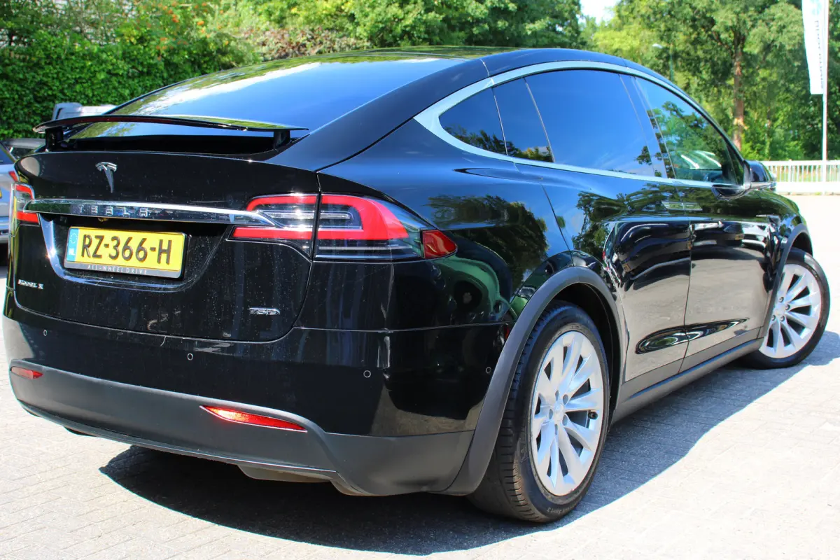 75D Base | NL-AUTO! | 1E EIGENAAR! | ADAPTIVE CRUISE | CAMERA | GROOT NAVI | ELEKTR. STOEL | STOELVERWARMING | HALF LEDER