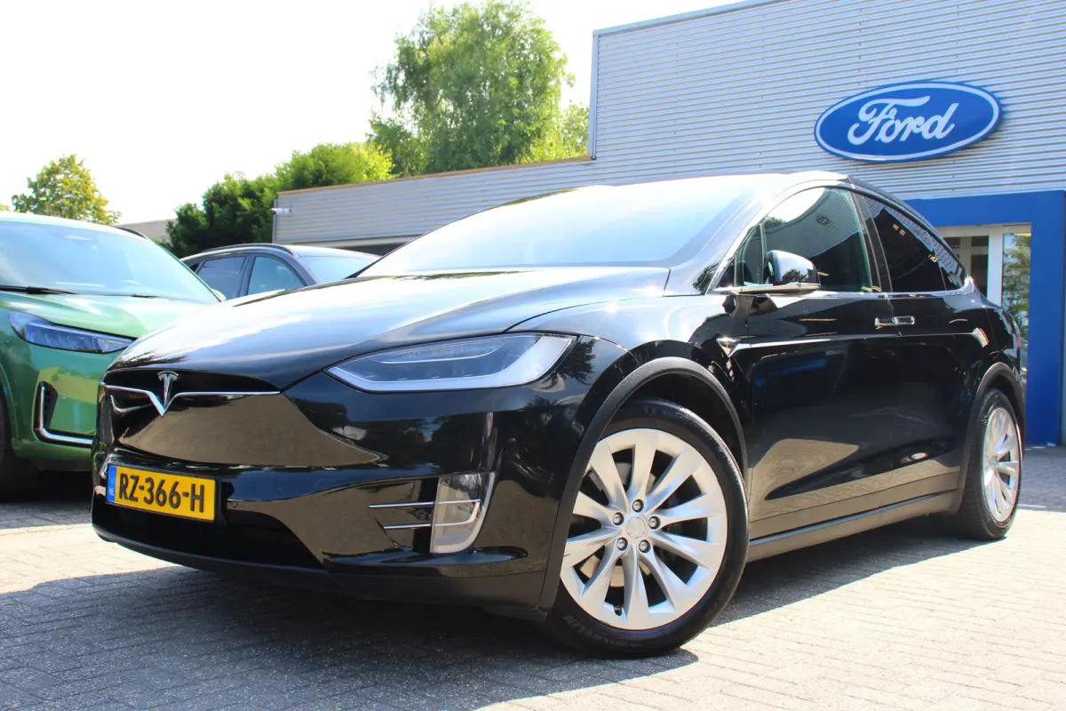 75D Base | NL-AUTO! | 1E EIGENAAR! | ADAPTIVE CRUISE | CAMERA | GROOT NAVI | ELEKTR. STOEL | STOELVERWARMING | HALF LEDER