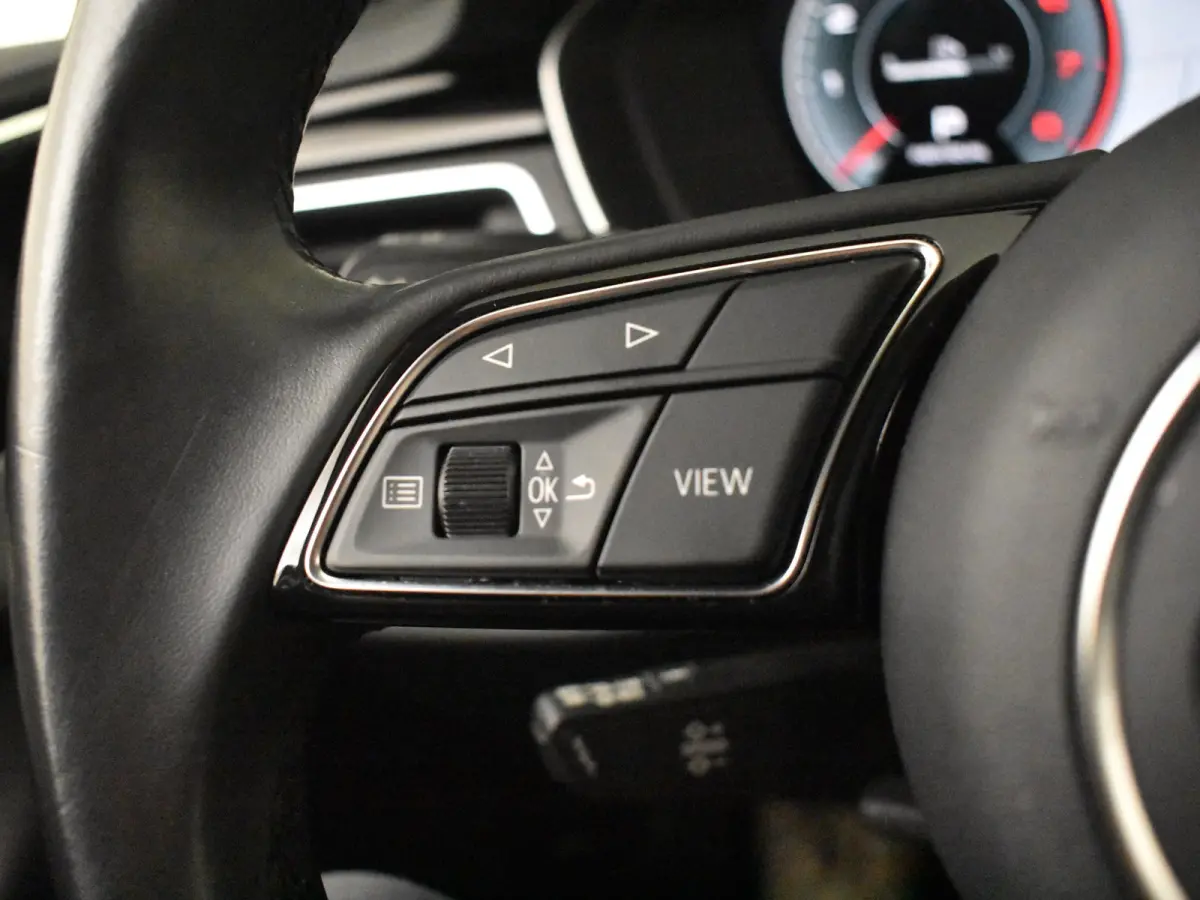35 TFSI S Edition 150Pk DSG/AUTO |  | Elekt Glazen pano-dak | Achteruitrijcamera | Dodehoek detectie | Elekt achterklep | Parkeersensoren |  Stoelverwarming | Cruise control | App connect | 