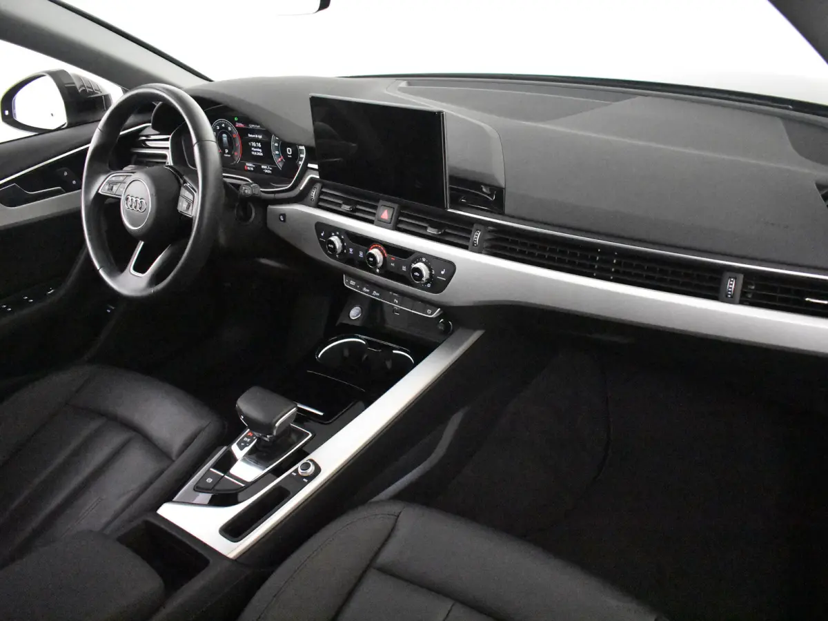 35 TFSI S Edition 150Pk DSG/AUTO |  | Elekt Glazen pano-dak | Achteruitrijcamera | Dodehoek detectie | Elekt achterklep | Parkeersensoren |  Stoelverwarming | Cruise control | App connect | 
