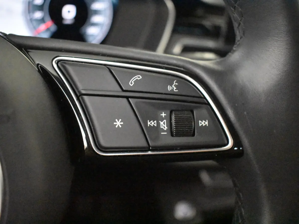 35 TFSI S Edition 150Pk DSG/AUTO |  | Elekt Glazen pano-dak | Achteruitrijcamera | Dodehoek detectie | Elekt achterklep | Parkeersensoren |  Stoelverwarming | Cruise control | App connect | 
