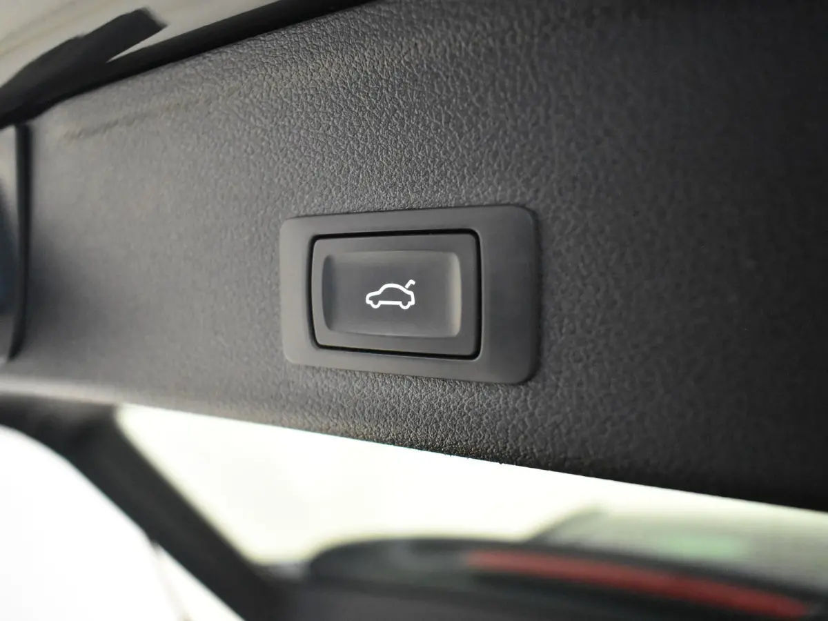 35 TFSI S Edition 150Pk DSG/AUTO |  | Elekt Glazen pano-dak | Achteruitrijcamera | Dodehoek detectie | Elekt achterklep | Parkeersensoren |  Stoelverwarming | Cruise control | App connect | 