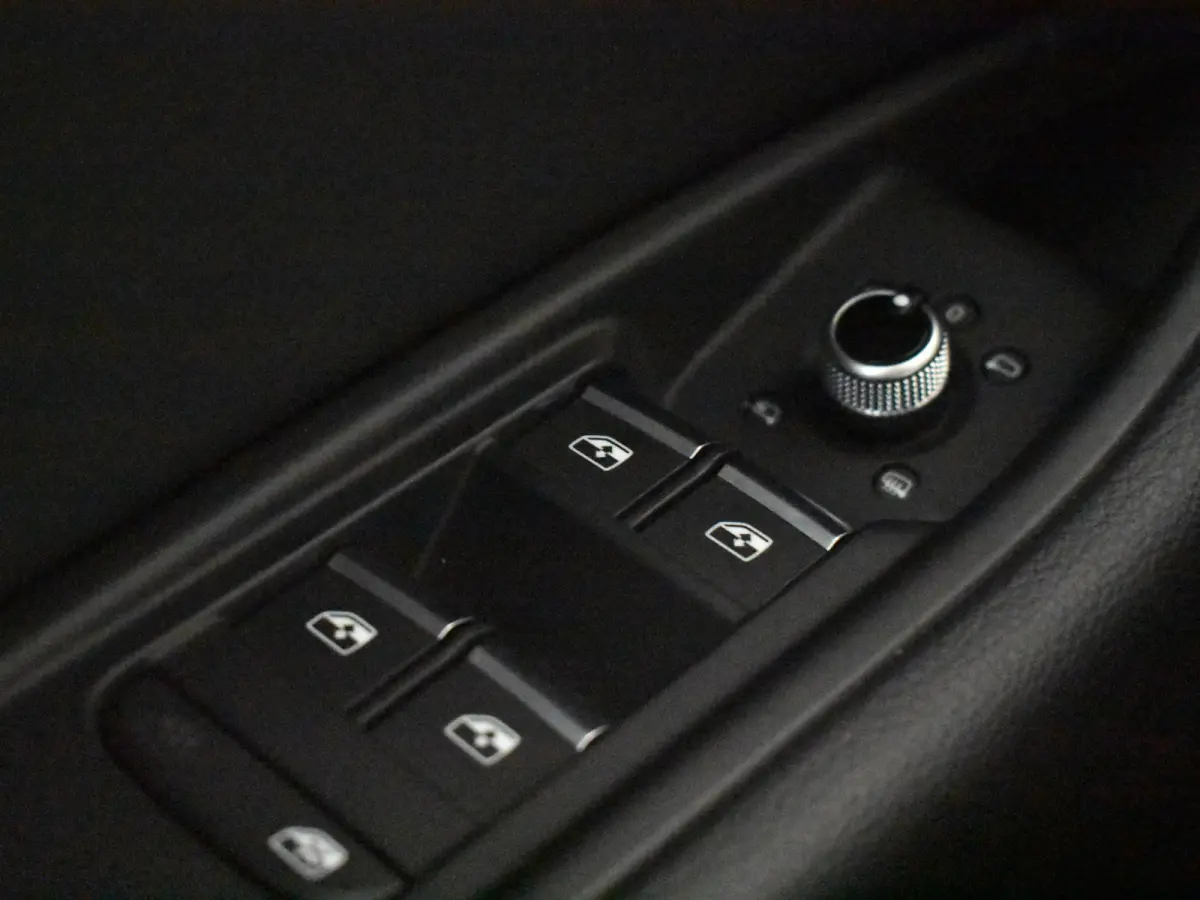 35 TFSI S Edition 150Pk DSG/AUTO |  | Elekt Glazen pano-dak | Achteruitrijcamera | Dodehoek detectie | Elekt achterklep | Parkeersensoren |  Stoelverwarming | Cruise control | App connect | 