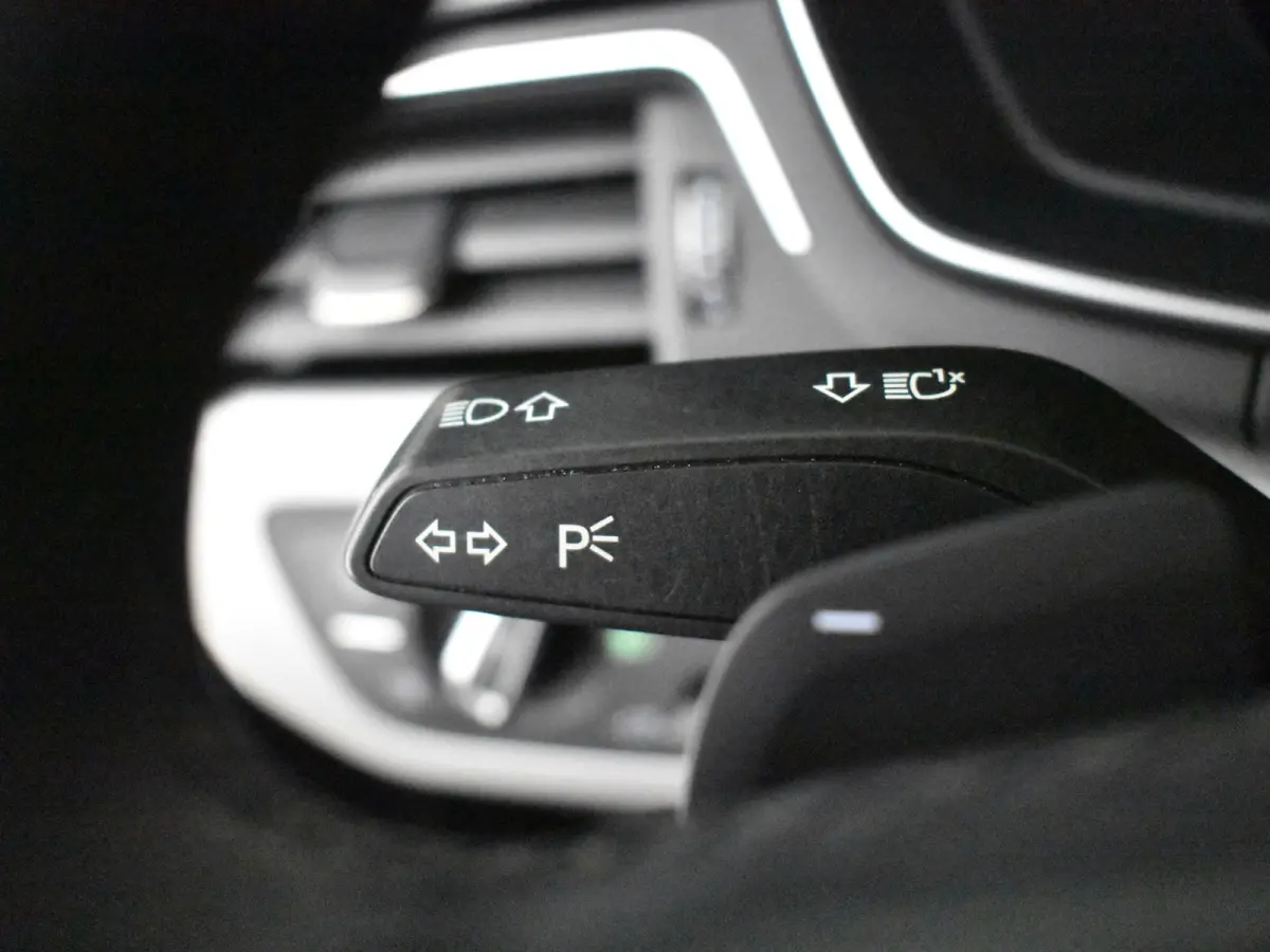 35 TFSI S Edition 150Pk DSG/AUTO |  | Elekt Glazen pano-dak | Achteruitrijcamera | Dodehoek detectie | Elekt achterklep | Parkeersensoren |  Stoelverwarming | Cruise control | App connect | 