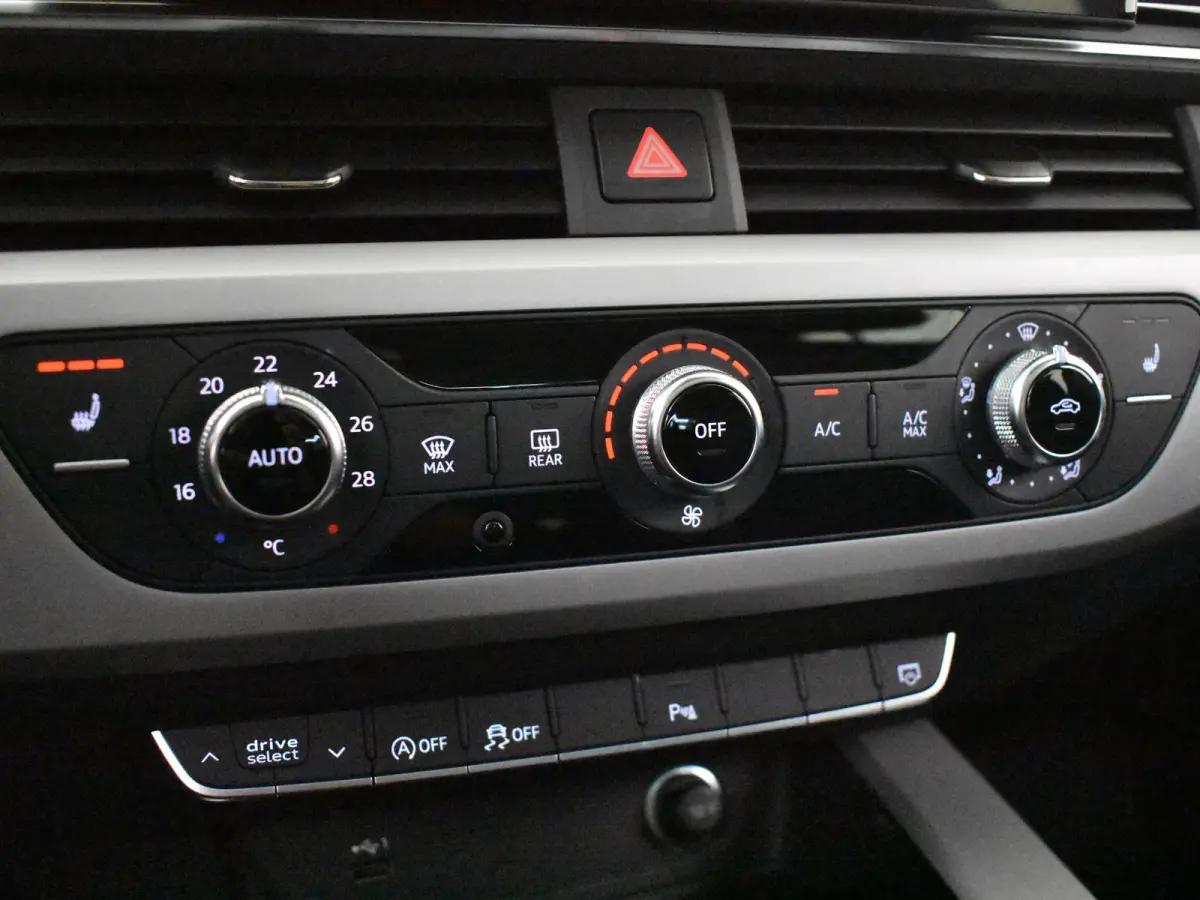 35 TFSI S Edition 150Pk DSG/AUTO |  | Elekt Glazen pano-dak | Achteruitrijcamera | Dodehoek detectie | Elekt achterklep | Parkeersensoren |  Stoelverwarming | Cruise control | App connect | 