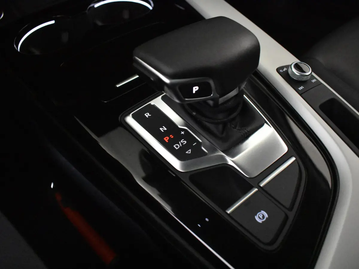 35 TFSI S Edition 150Pk DSG/AUTO |  | Elekt Glazen pano-dak | Achteruitrijcamera | Dodehoek detectie | Elekt achterklep | Parkeersensoren |  Stoelverwarming | Cruise control | App connect | 
