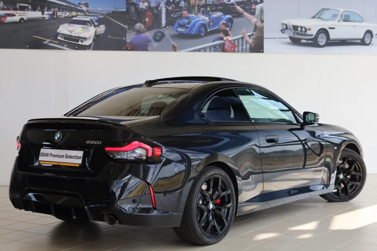 220i | M Sport Pro | Glazen Schuif-/ Kanteldak | Driving Assistant | Elektr. Verstelbare Stoelen