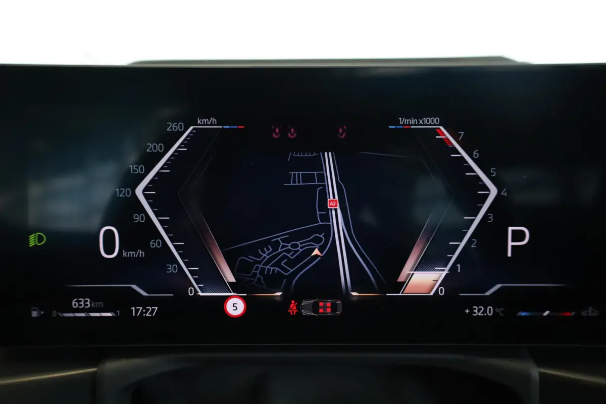 220i | M Sport Pro | Glazen Schuif-/ Kanteldak | Driving Assistant | Elektr. Verstelbare Stoelen